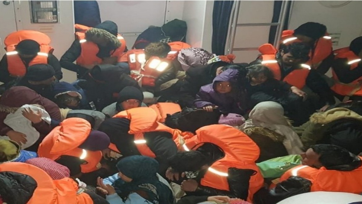 Kuşadası’nda 54 Kaçak Göçmen Yakalandı