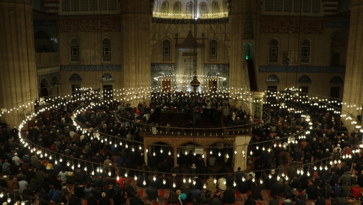 Selimiye Camii’nde Miraç Kandili Coşkusu