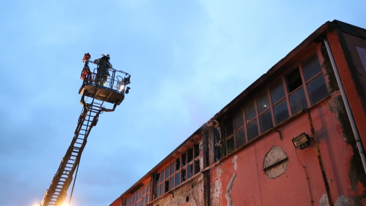 Tuzla’da Korkutan Fabrika Yangını