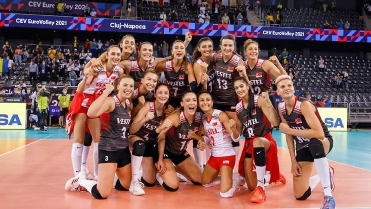 Simge Aköz kimdir, kaç yaşında, nereli Milli voleybolcu Simge Aközün hayatı