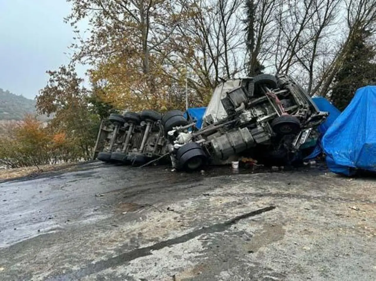 Devrilen TIRda üzerine sülfürik asit dökülen şoför feci şekilde can verdi