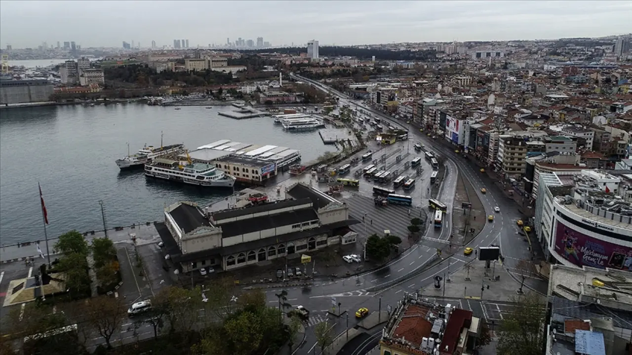 Kadıköy'de tüm kapalı ve açık alanlarda 7 gün süreyle toplantı ve gösteri  yürüyüşü yasaklandı