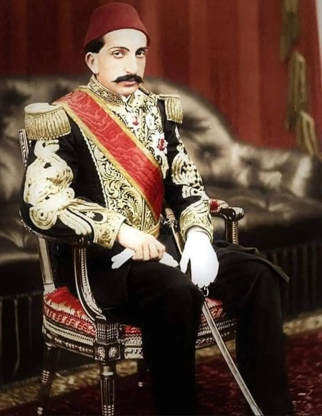 Osmanlı’nın 34’üncü padişahı ve devrinde Osmanlı’da en çok toprak kaybeden padişahı Sultan İkinci Abdülhamid, 1909 yılında tahttan indirildi. Selanik’e sürgün edilen Abdülhamid, 1912 yılına kadar burada yaşadı.